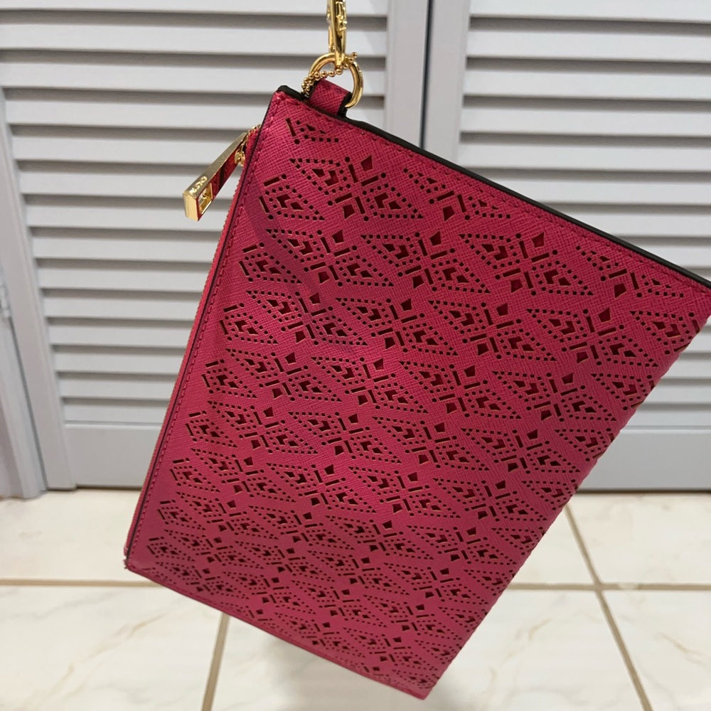 💗 Blush Pink Embroidered Clutch – Elegant Spring/Summer Statement Piece